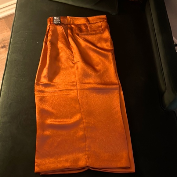 NWT Gorgeous orangey-rust satin crop pants - Picture 2 of 6